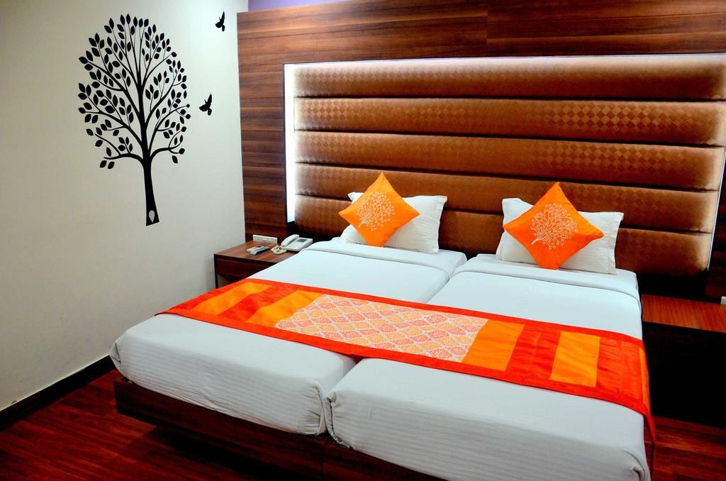 Geetika Galaxy Hotel Kanpur Buitenkant foto